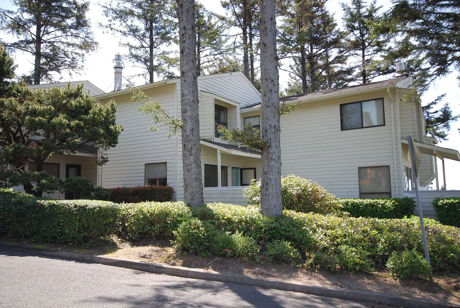 3250 NW Oceanview Dr APT 2 photo 1