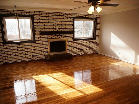 4th image of 204 Elliot St