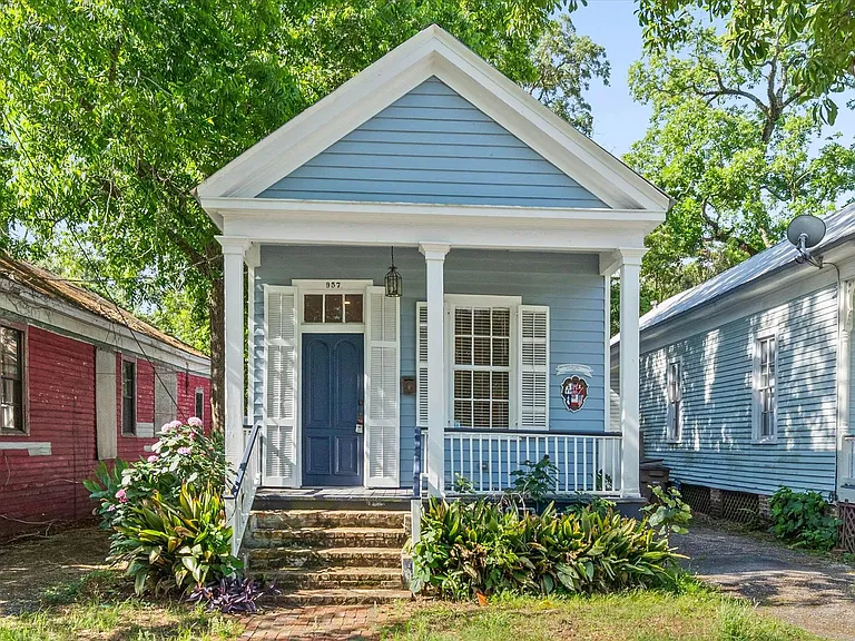 957 Savannah St — Photo 1