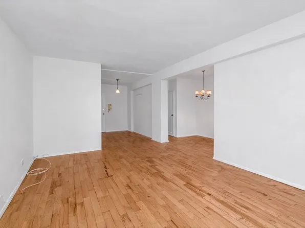 9921 67th Rd APT 3A, Flushing, NY 11375