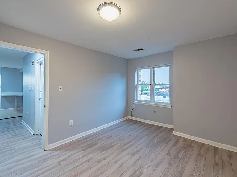104 N Graham St — Photo 1