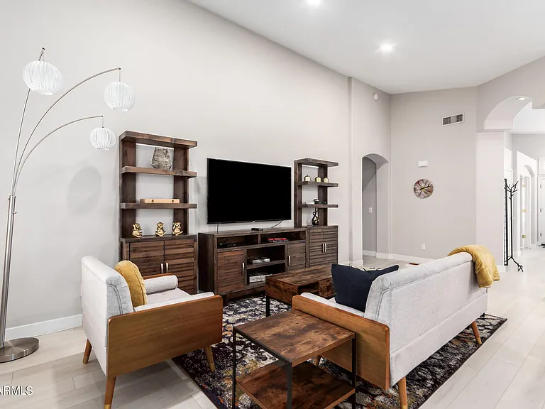 8820 W Kings Ave — Photo 9