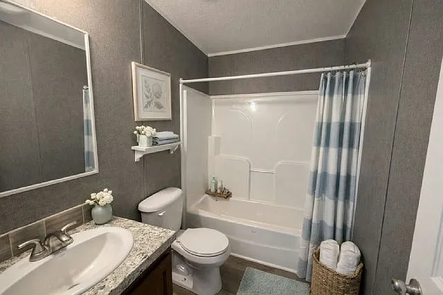 3 bed, 2.0 bath, 1040 sqft, $2,050 — Photo 3