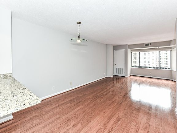 2nd image of 900 N Stafford St APT 1612