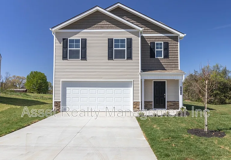 2063 Southwood Cir — Photo 1