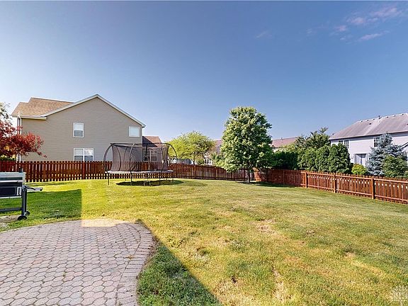 3rd image of 25 Marbury Ct