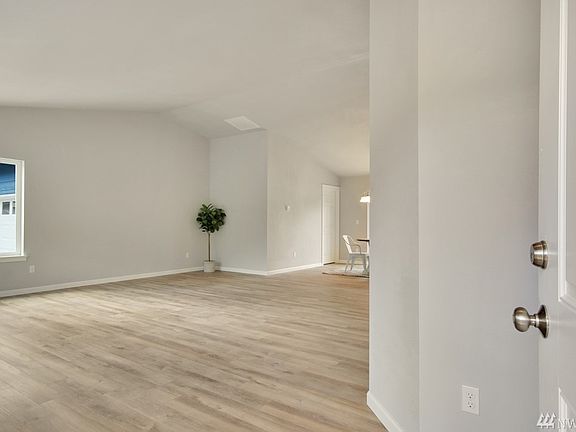 5th image of 300 Albert St