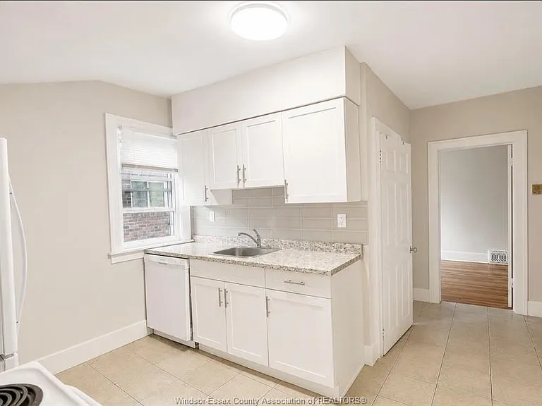 2177 Dougall Ave #UPPER — Photo 6
