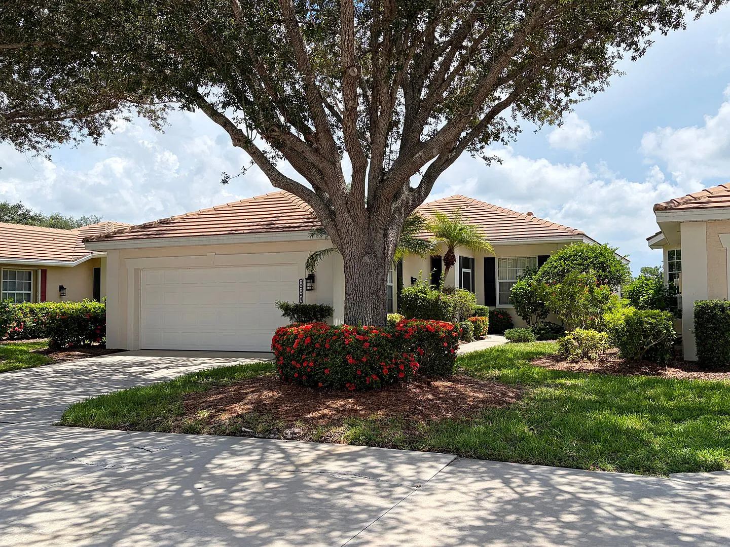 Lakefront Home, Private Hot Tub & Hassle-Free Living! — Photo 4
