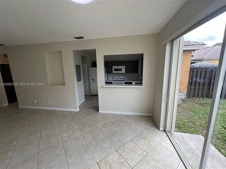 100 SW 15th Ave — Photo 7