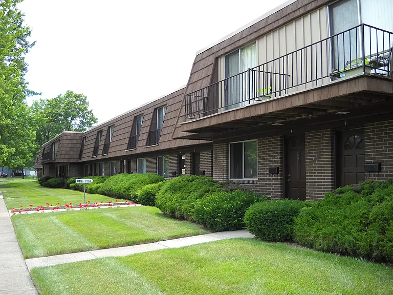 College Park Apartments — Photo 6