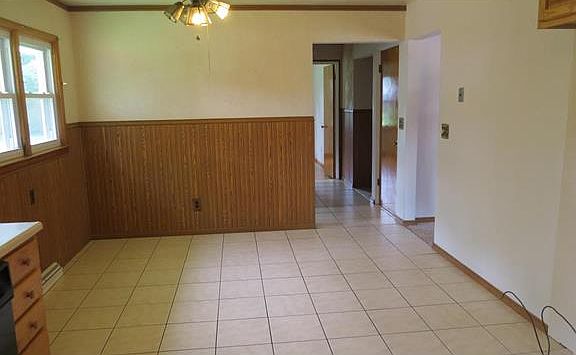 4th image of 366 N Center St