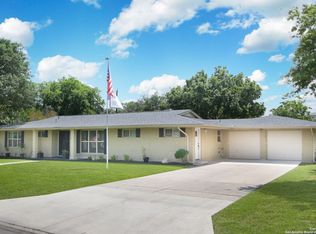 750 Windrock Dr, Windcrest, TX 78239