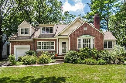1st image of 136 Greenwood Dr