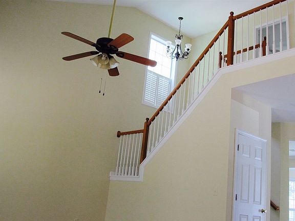 4th image of 55 Rosemary Pl
