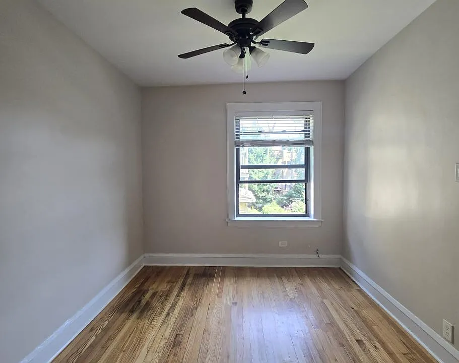 718 Reba Pl #2N