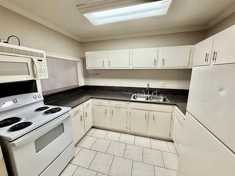 3101 Highland Rd #317 — Photo 4