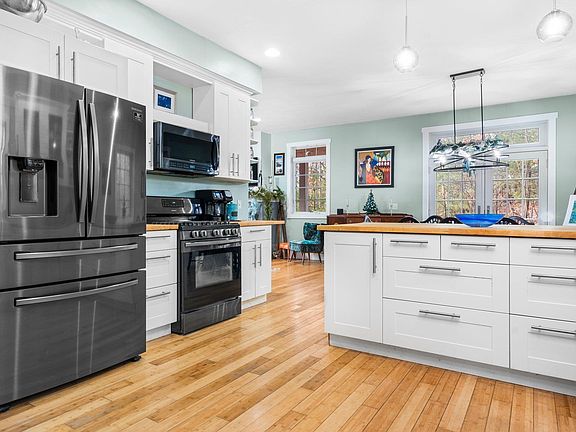 4th image of 2414 Pine Hill Ct