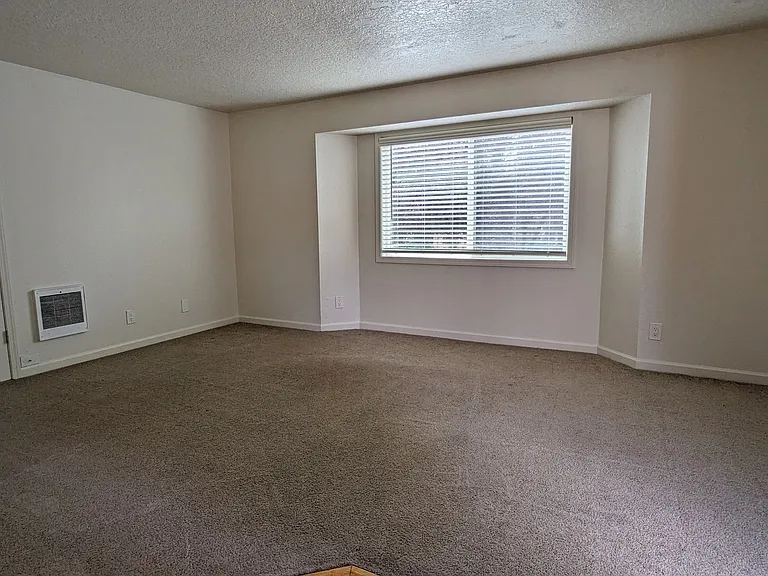 4102-4128 SE Cesar E Chavez Blvd — Photo 32