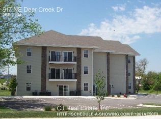 917 NE Deer Creek Dr, Grain Valley, MO 64029