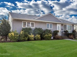 801 Morton Ave, Franklin Square, NY 11010