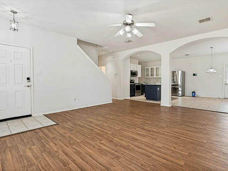 925 Jamie Dr — Photo 7