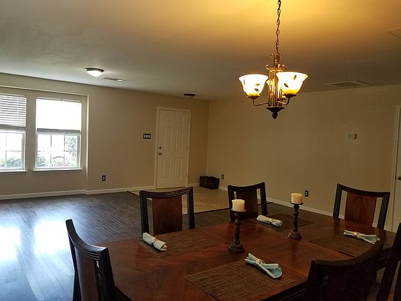 3rd image of 1458 Mission Hills Ln