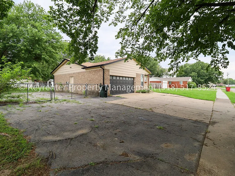 11621 N 103rd East Ave — Photo 4