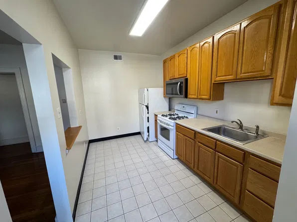 600 N 16th St APT B, Philadelphia, PA 19130