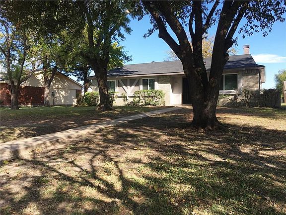 3rd image of 1522 Sunset Ln