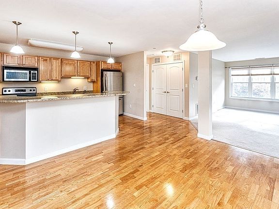 2nd image of 27 Westchester Dr Unit 27