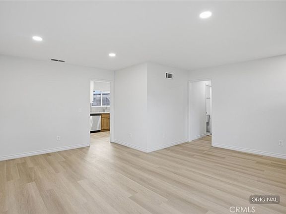 3rd image of 8574 Holly Ln