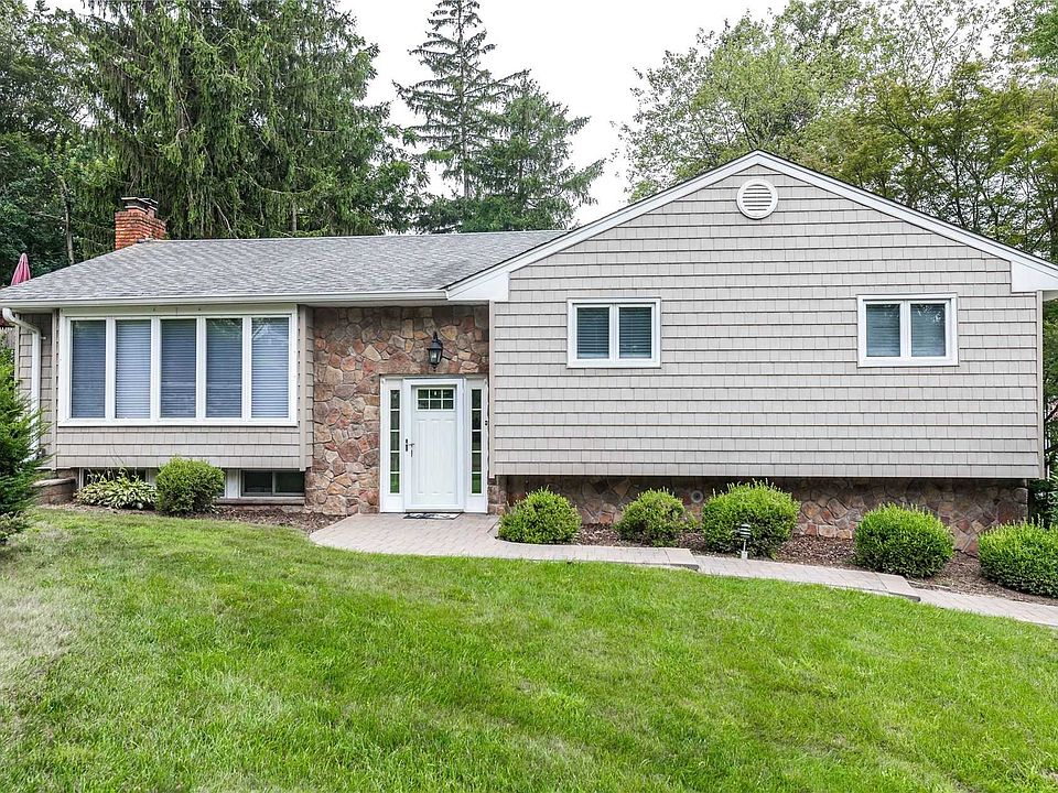 1st image of 10 Glen Ln