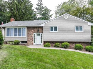 10 Glen Ln, Glenwood Landing, NY