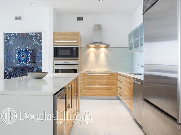 3rd image of 2020 N Bayshore Dr APT 1506