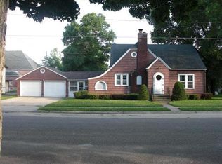 307 Center St, Elgin, IA 52141