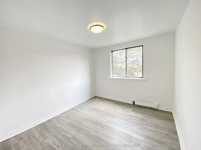 7555 Goreway Dr #5 — Photo 12