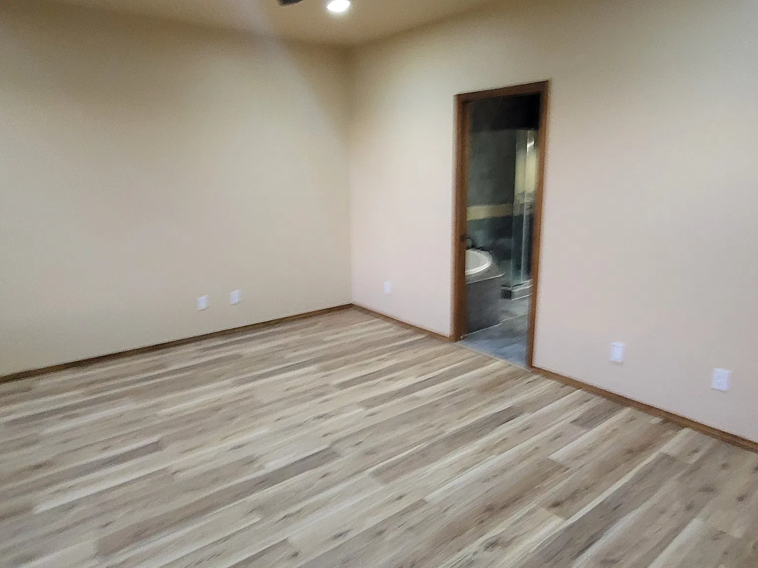 3 bed, 2434 sqft, $3,000 — Photo 4
