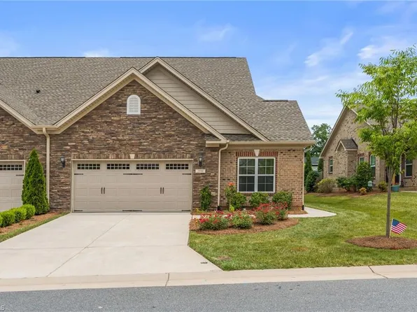 2930 York Place Dr, Walkertown, NC 27051