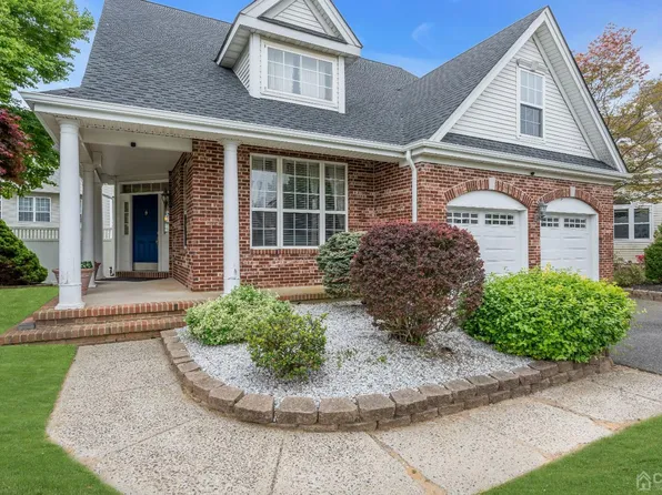 6 Marc Ct N, Parlin, NJ 08859