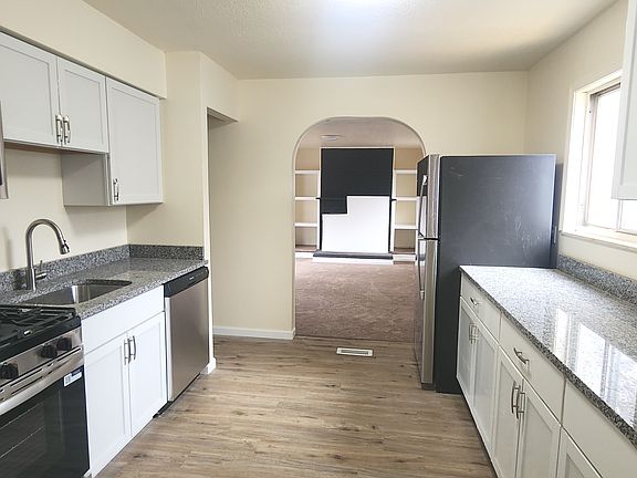 2nd image of 952 Hunter Ave
