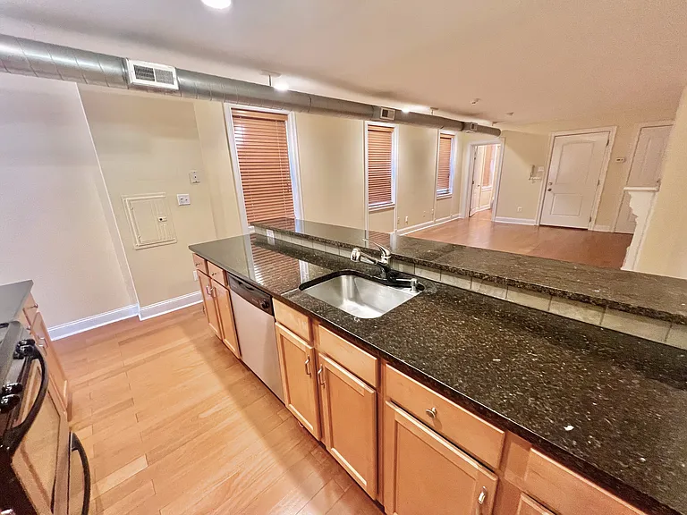 1526 Pine St #1B — Photo 32