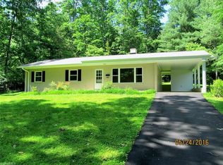 403 Pinecrest Dr, Mount Airy, NC 27030