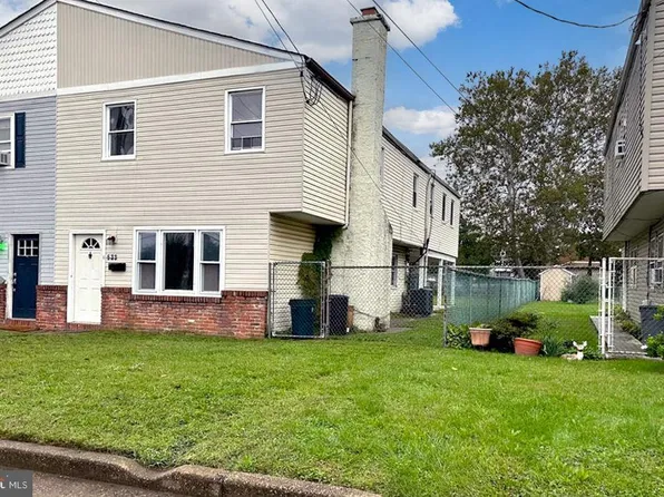 633 Bath St, Bristol, PA 19007