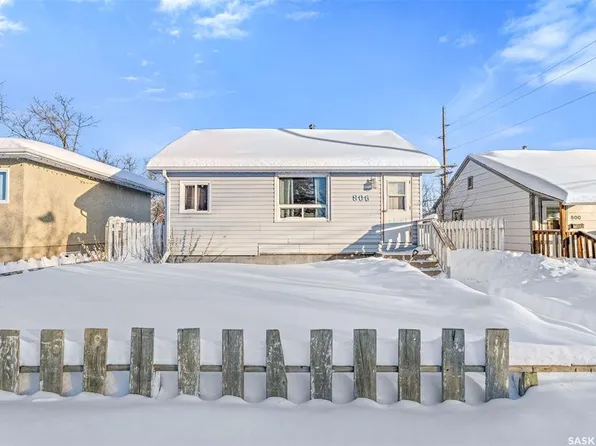 806 12th STREET W, Prince Albert, SK S6V 3C5