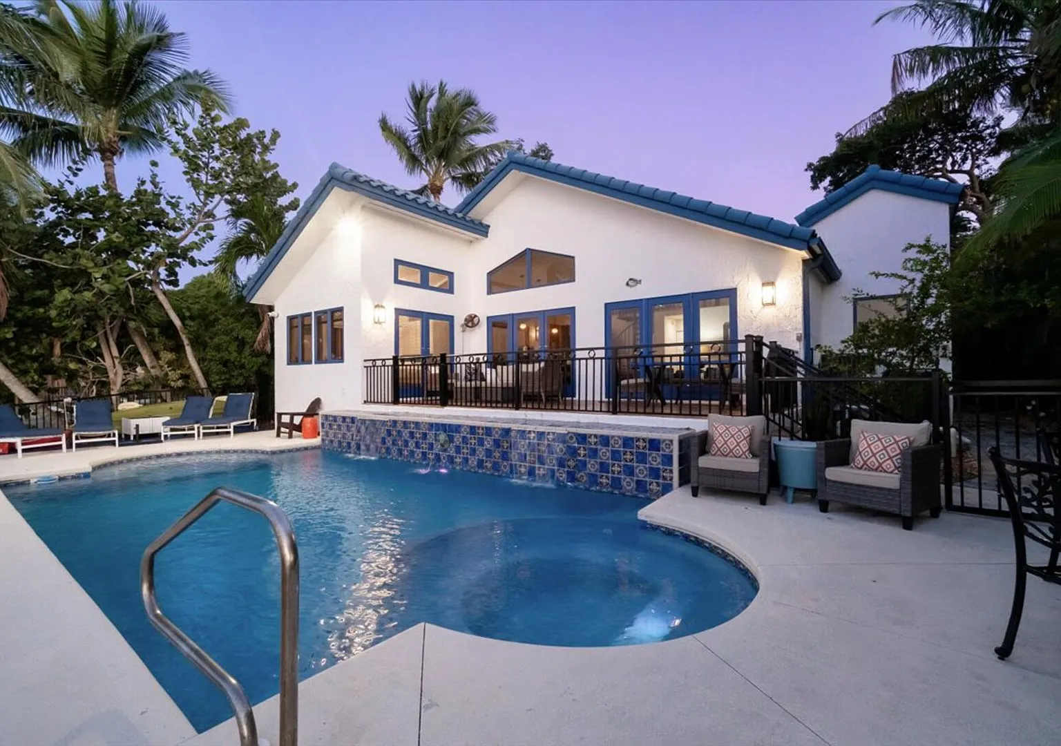 "Casa Azul Villa" - Beautiful Spacious Home with Private Pool, Dock, k — Photo 1