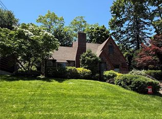 11 W Terrace Road, Great Neck, NY 11021