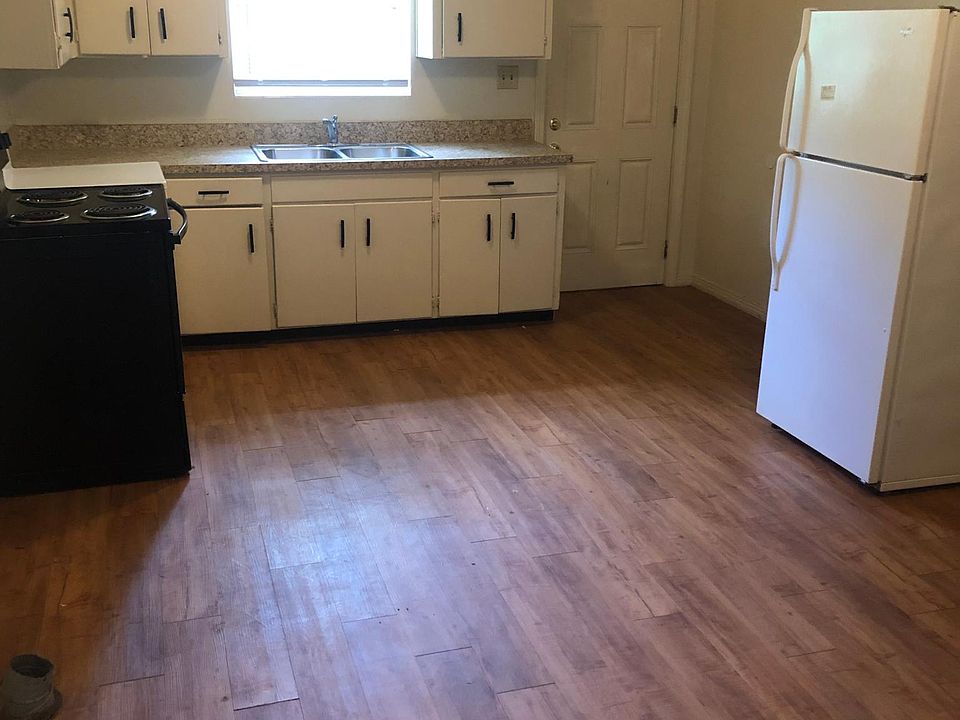 Big eat-in kitchen