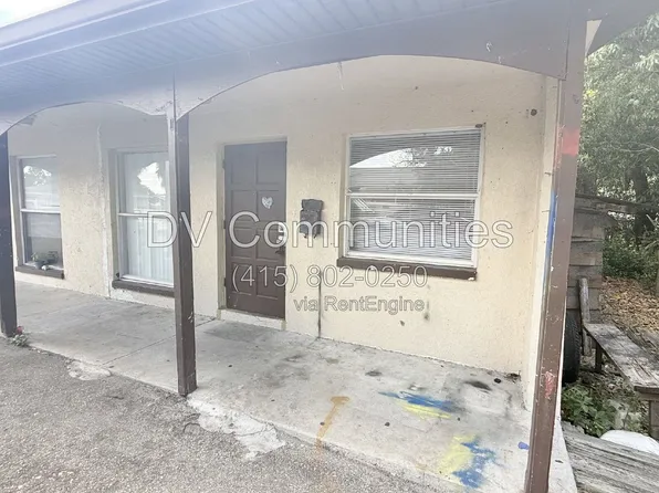 1100 70th St N APT 4, Saint Petersburg, FL 33710