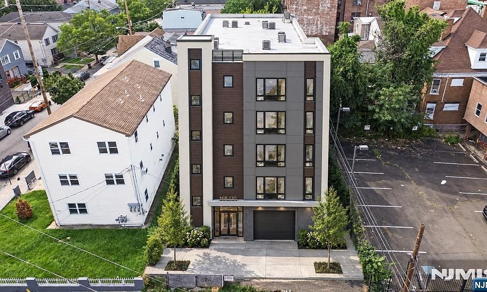 2nd image of 168-170 Carroll Street